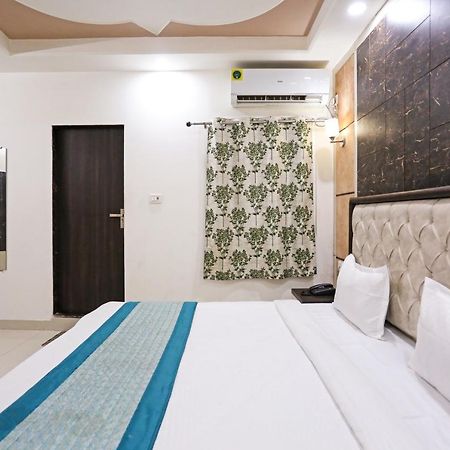 Aero Home Stay- Bed & Breakfast Új-Delhi Kültér fotó