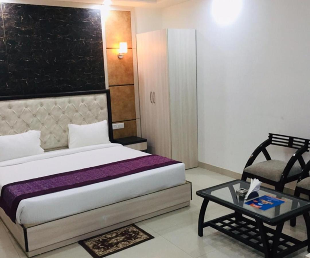 Aero Home Stay- Bed & Breakfast Új-Delhi Kültér fotó